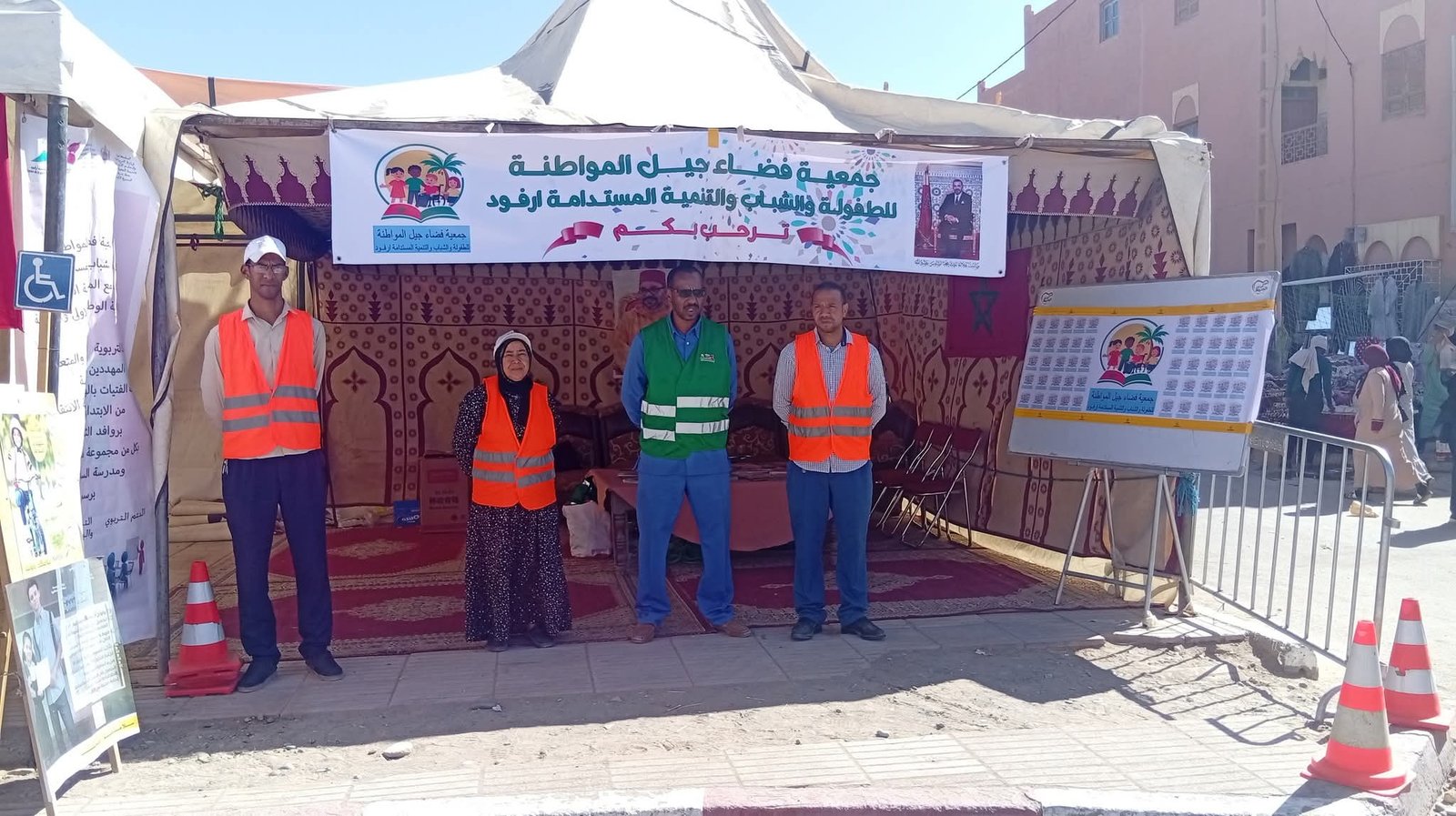 جمعية فضاء جيل المواطنة تواصل أنشطتها التطوعية بمعرض التمور الدولي بأرفود