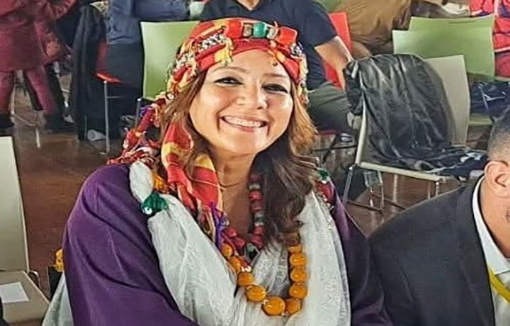 مستشارة رئيس الجمهورية الفرنسية تحتفي بالمسيرة الخضراء بلباس نساء تنغير