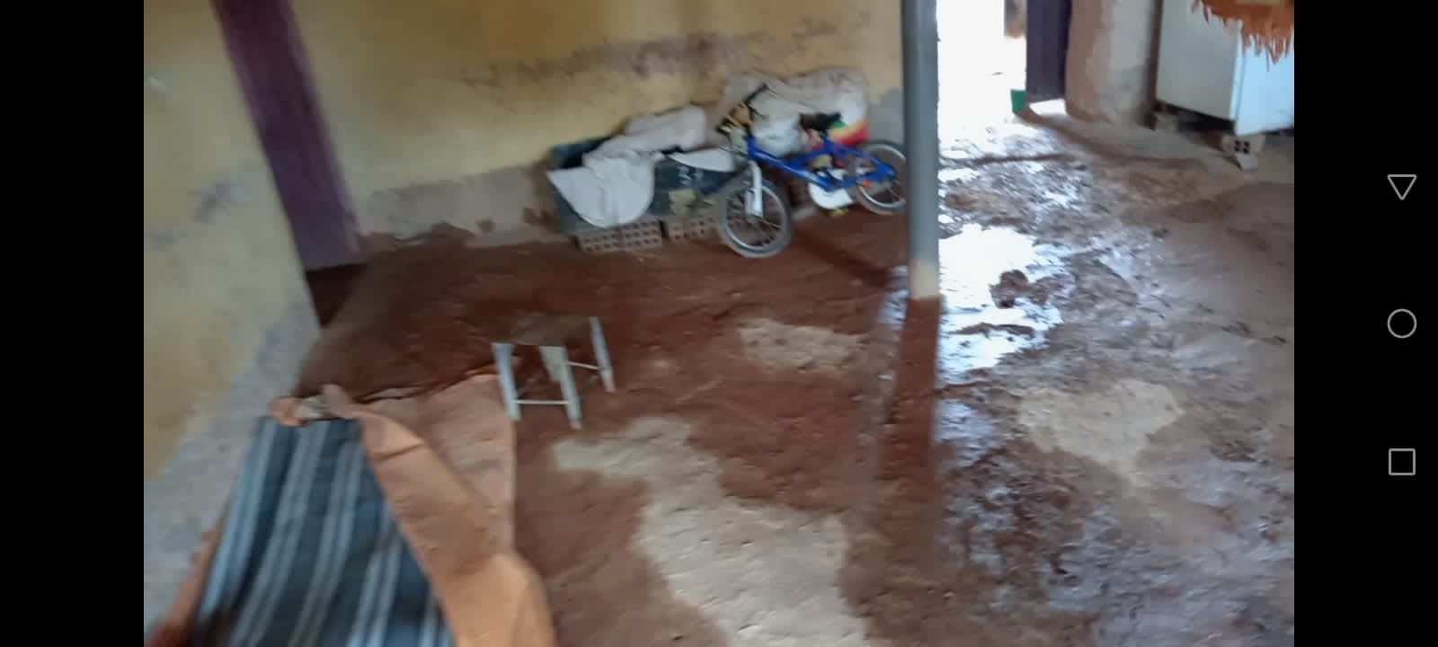 تنغير: تحت رحمة الأمطار… أرملة بجماعة حصيا تناشد إنقاذها من بيت طيني مهدد بالانهيار في أي لحظة