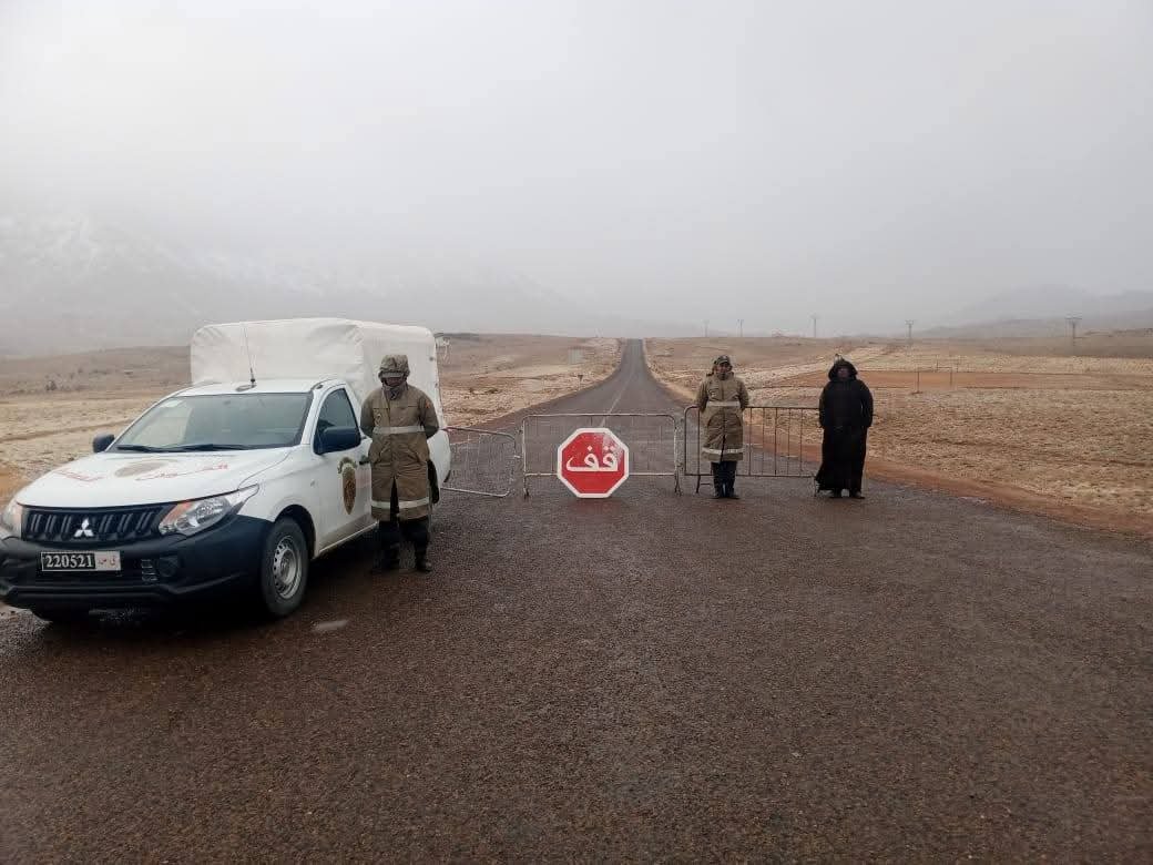 تنغير: السلطات المحلية تباشر إجراءات استباقية لتأمين المحاور الطرقية في ظل استمرار التساقطات الثلجية