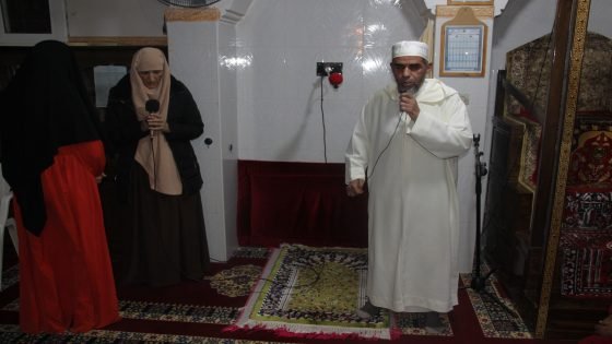 سيدة فرنسية تعتنق الإسلام بتنغير وسط أجواء روحانية مؤثرة